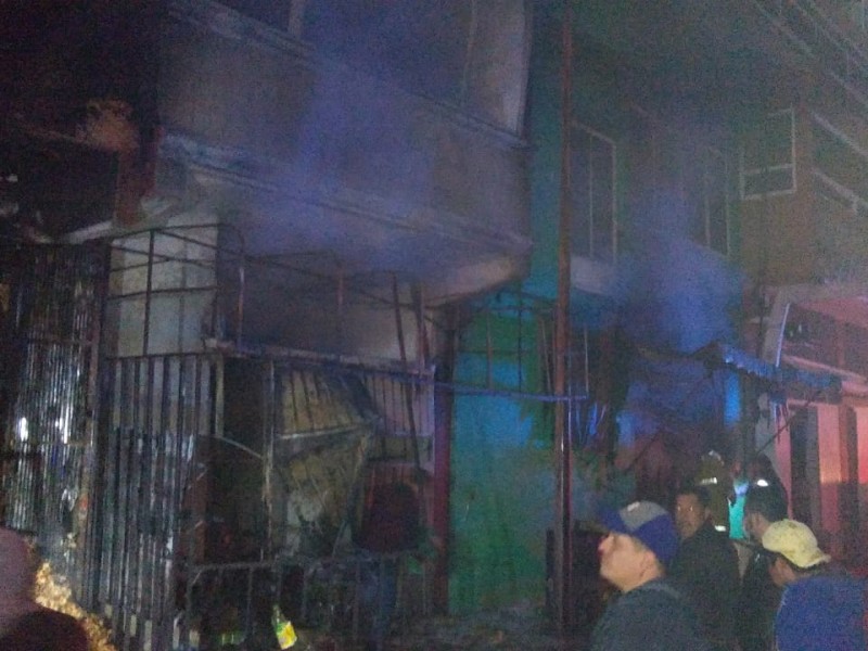 Incendio en bodegas de Central de Abasto de Huixcolotla