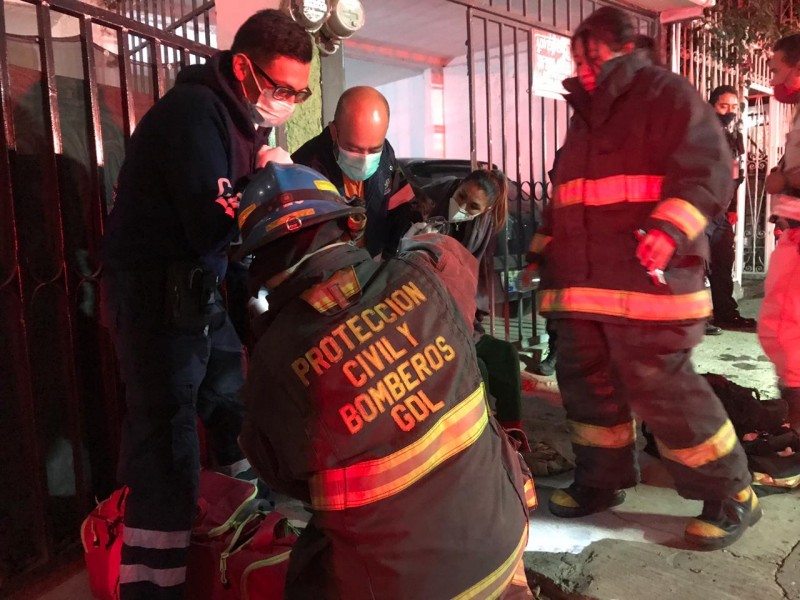 Incendio en casa deja dos personas lesionadas