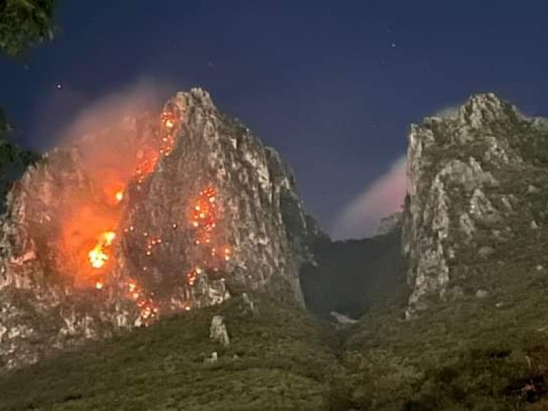 Incendio en Cerro de La Silla en Nuevo León