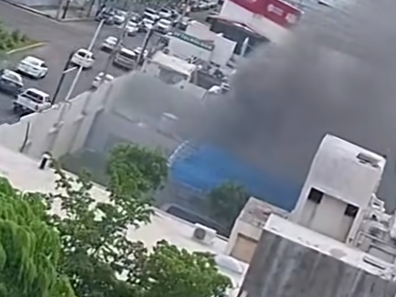 Incendio en colegio de Culiacán moviliza a cuerpos de emergencia