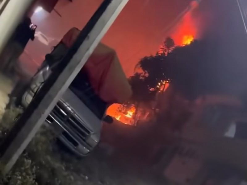Incendio en colonia El Moral en Xalapa, vivienda habría almacenado pirotecnia