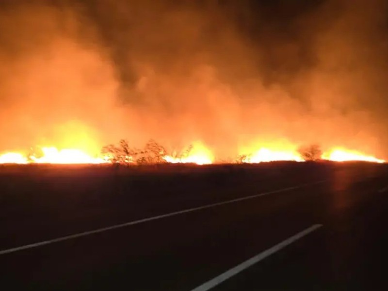Incendio en Cuatro Ciénegas amenaza ecosistema y zonas turísticas