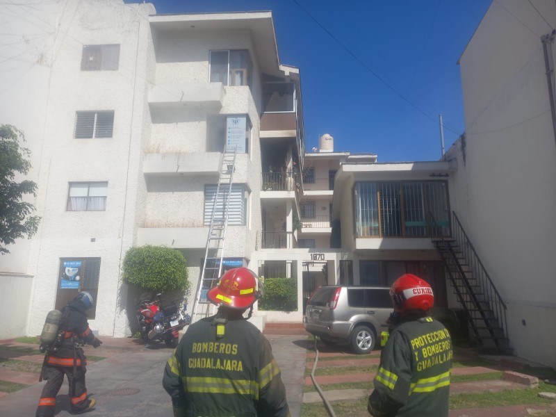 Incendio en departamento de Plan de San Luis genera movilización