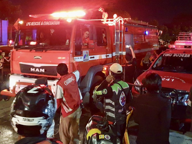 Incendio en depósito de combustible en Indonesia deja 17 muertos