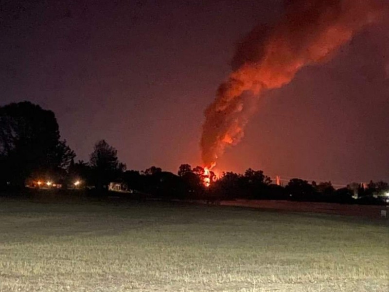 Incendio en ducto de PEMEX de San Juan del Río