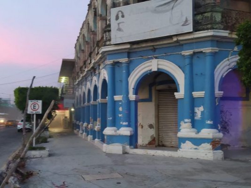 Incendio en edificio antiguo de Salina Cruz