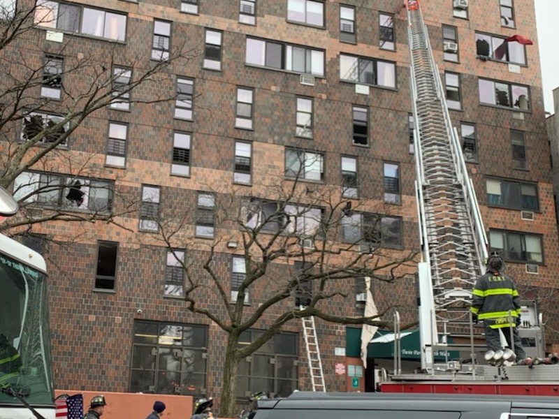 Incendio en el Bronx deja más de 200 lesionados