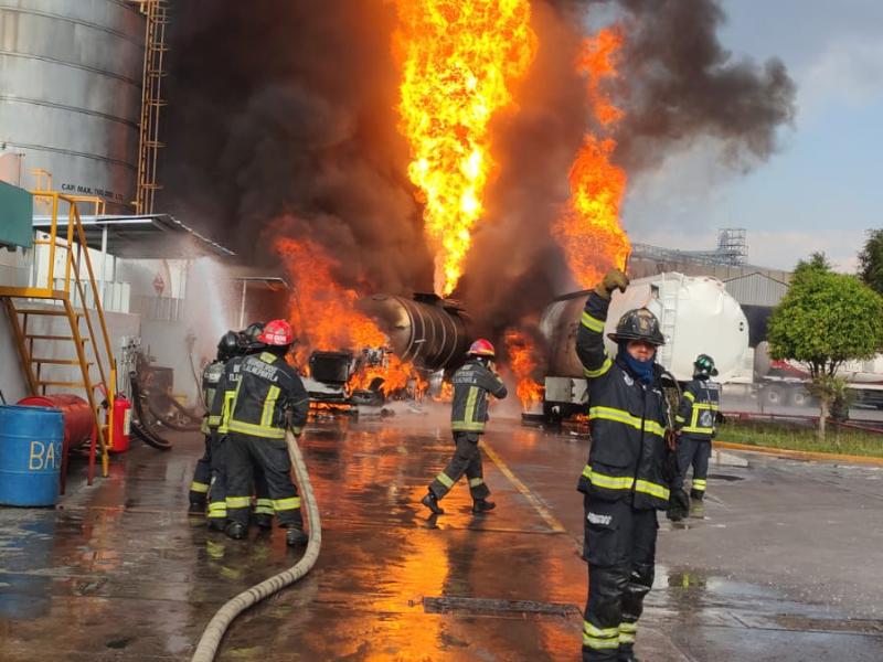 Incendio en fábrica de Tlalnepantla moviliza a cuerpos de emergencia este sábado
