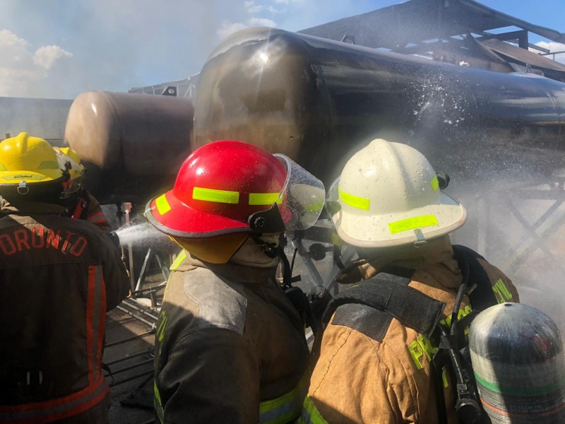 Incendio en gasera deja dos lesionados graves