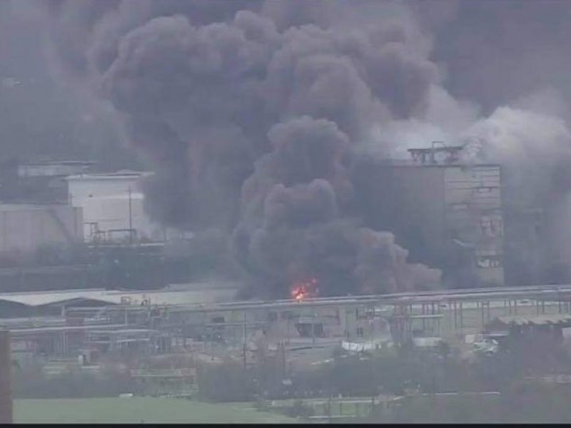 Incendio en planta química de Louisiana genera preocupación