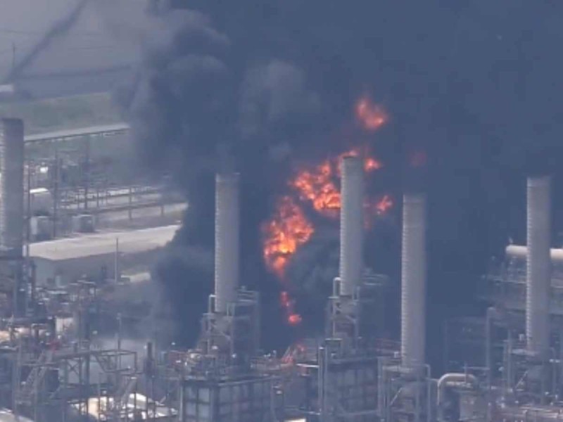 Incendio en planta química de Shell en Deer Park, Texas