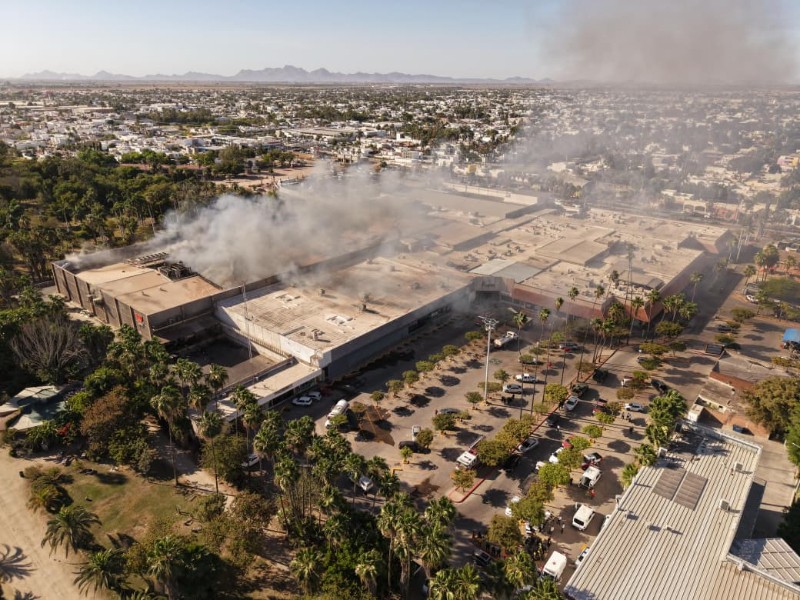 Incendio en Plaza Fiesta Las Palmas sigue bajo investigación en Los Mochis