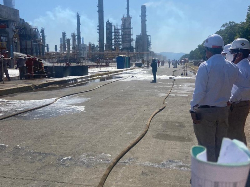 Explosiones en registros de refinería de Salina Cruz, autoridades herméticas