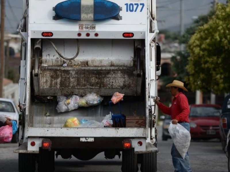 Incendio en relleno afecta recolección de basura en Armería