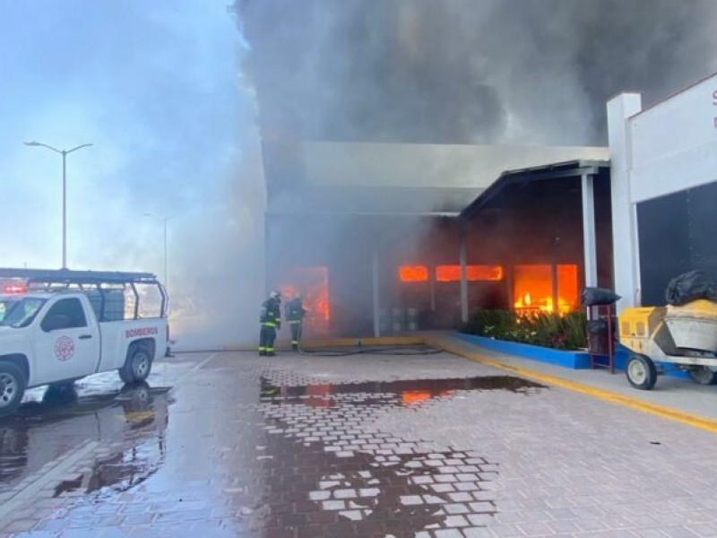 Se incendia bodega de solventes