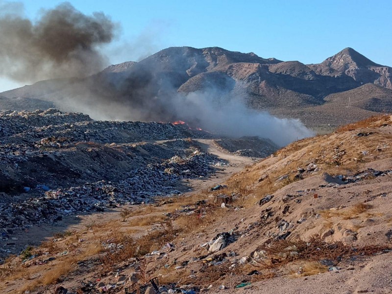 Incendio en relleno sanitario provoca afectaciones económicas