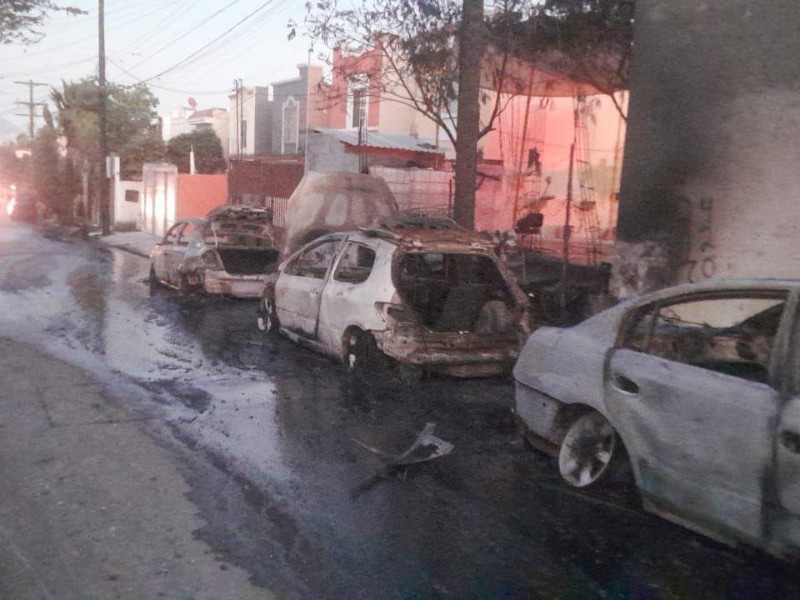 Incendio en taller de combustibles consume viviendas y 24 vehículos en NL