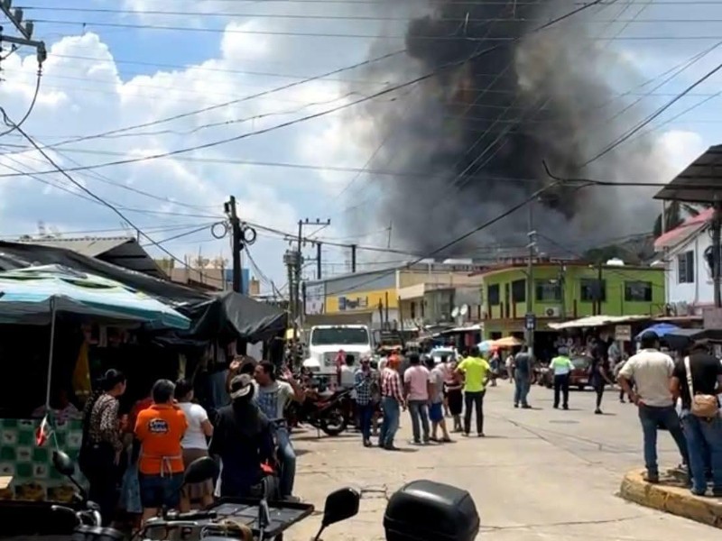 Incendio en tienda departamental en Las Choapas cobra la vida de una