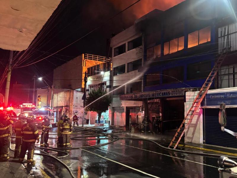 Incendio en Toluca: sin causas claras y bajo debate por equipamiento