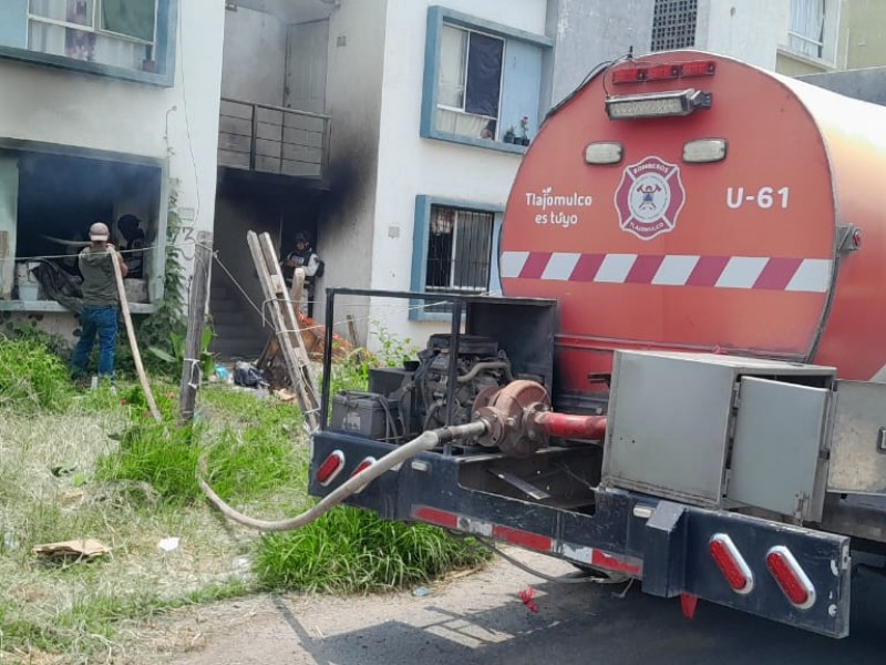 Incendio en torre abandonada alerta a vecinos en Los Cántaros