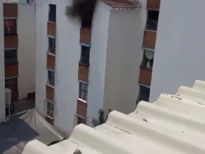 Incendio pone en alerta a vecinos de Amalucan