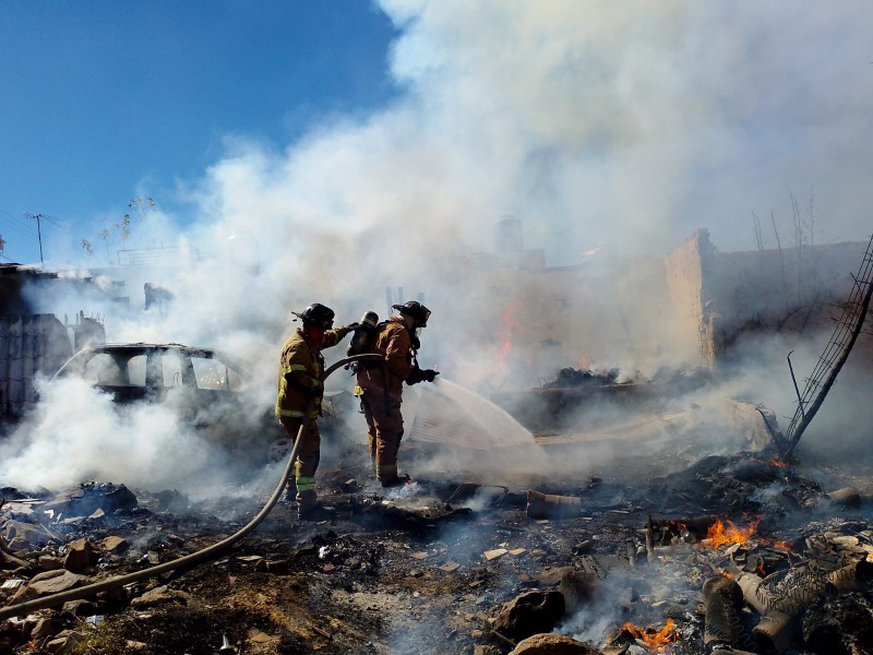 Incendio por quema de basura daña vivienda y vehículo en Gómez Farías ...