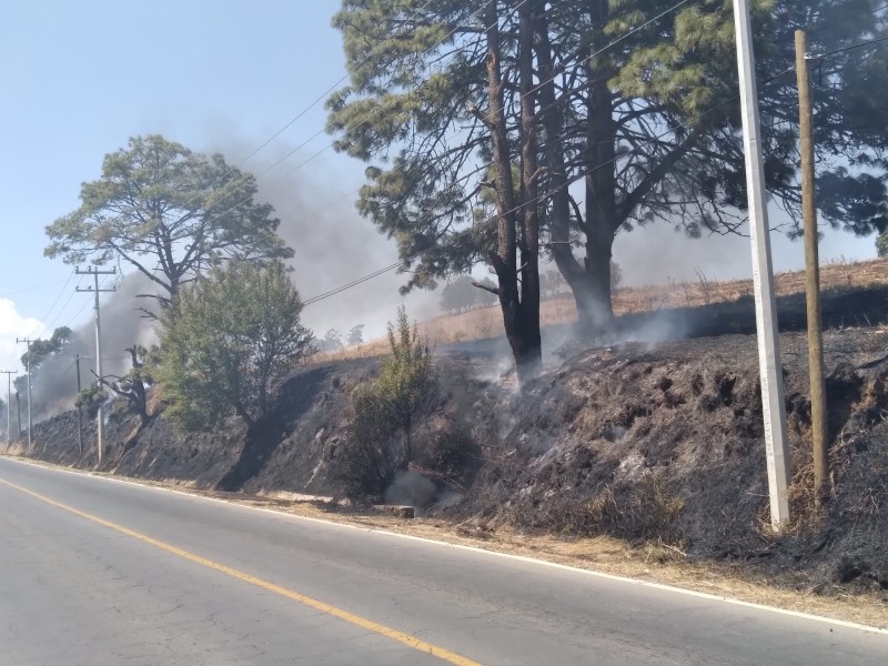 Incendios de pastizales en la carretera Joquicingo-Malinalco