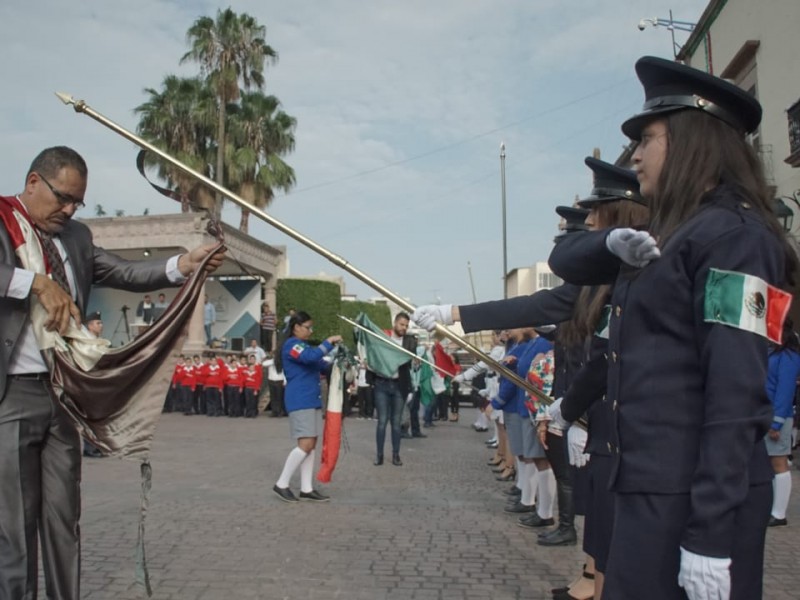 Incinera ejército mexicano 5 banderas en La Piedad