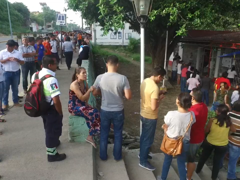 Inconforma a votantes retrasos en instalación de Casillas