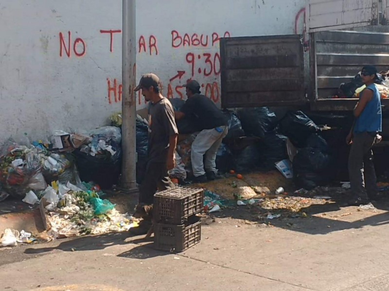 Inconformes comerciantes con el servicio de basura