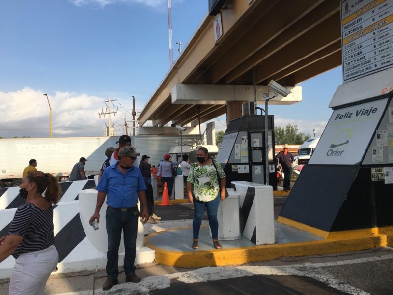 Inconformes con apoyos tecnológicos, indígenas amenazan con tomar caseta