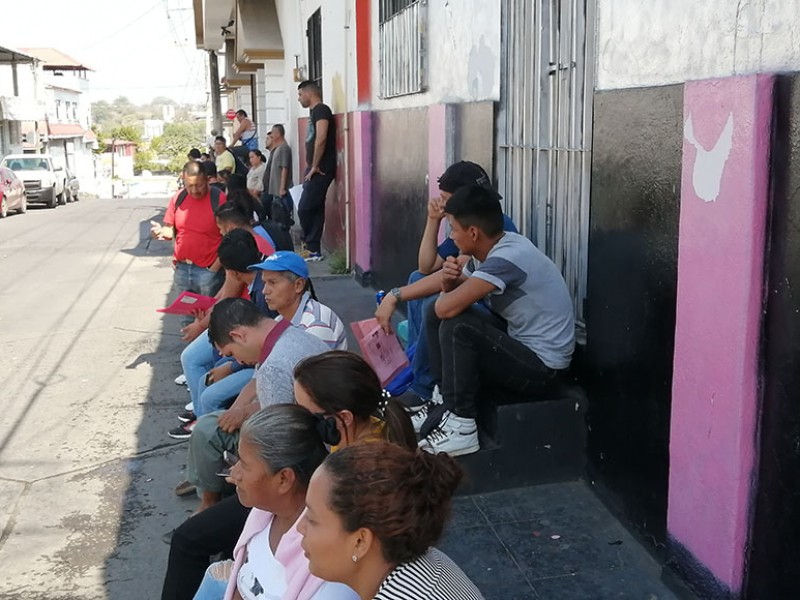 Inconformes migrantes por trato de la COMAR en Tapachula