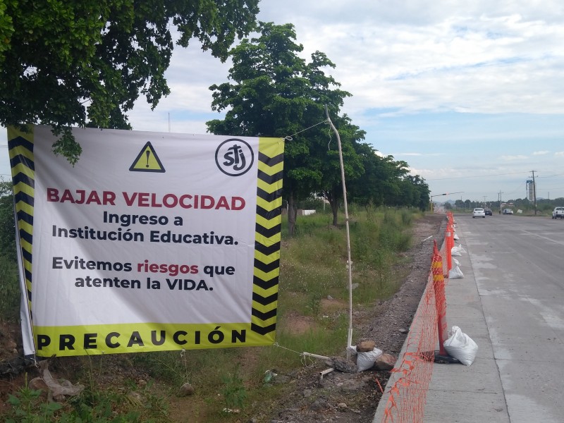 Inconformes por retrasos en obras