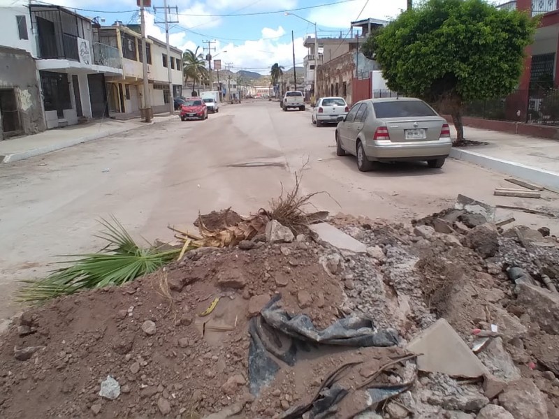 Inconformes vecinos de la Yáñez por tardanza en pavimentación