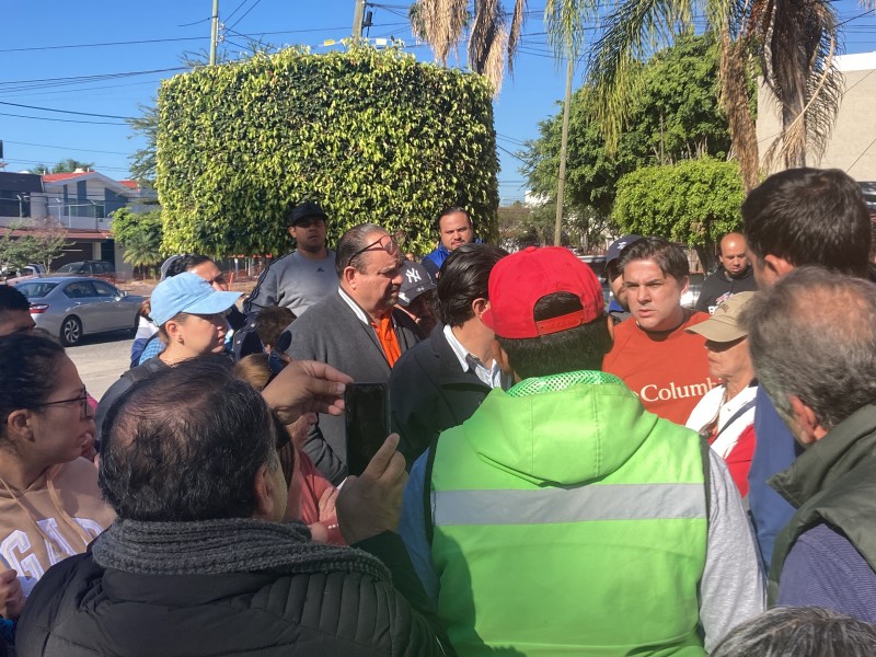 Inconformes vecinos de Paseos del Sol por cambio en obras