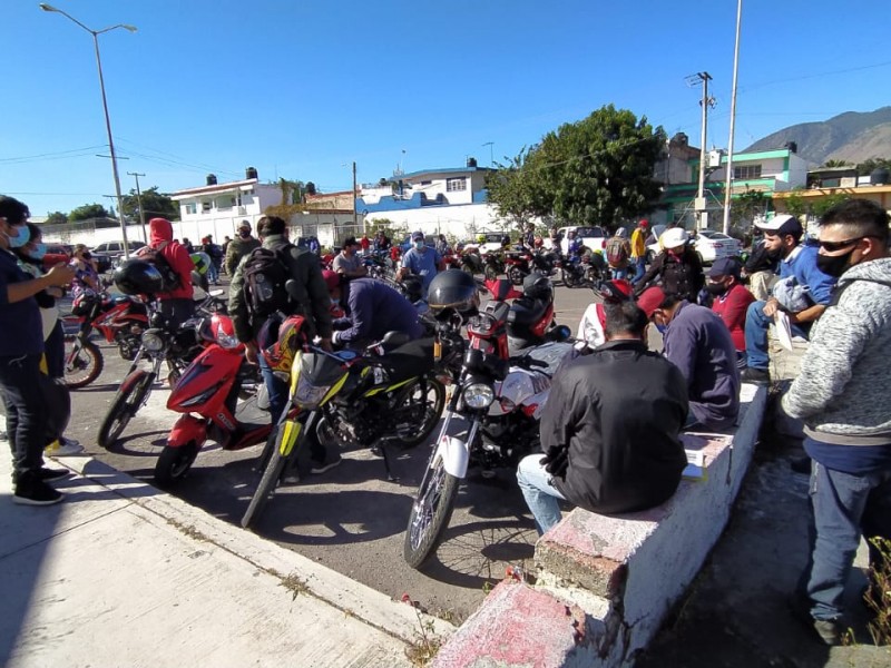 Inconformidad entre motociclistas por protocolo de verificación