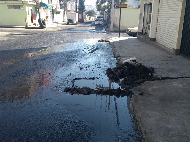 Incontrolable fuga de agua en colonia Sánchez