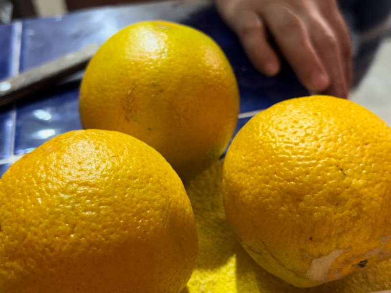 Incrementa kilo de naranja en Zihuatanejo, reportan comerciantes