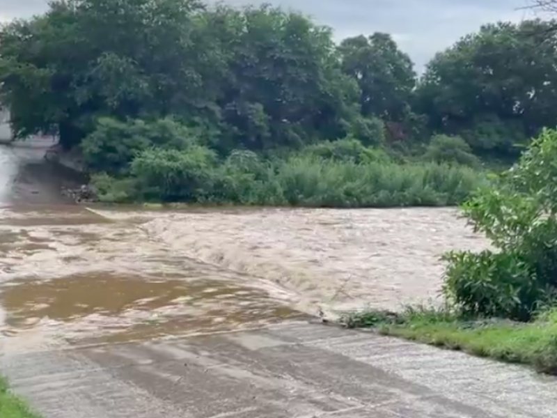 Incrementa nivel del río en Juchitán, cierran vados