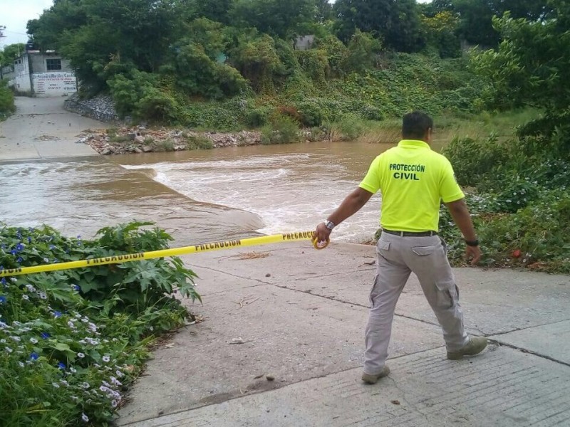 Incrementa nivel del río Las Nutrias en Juchitán