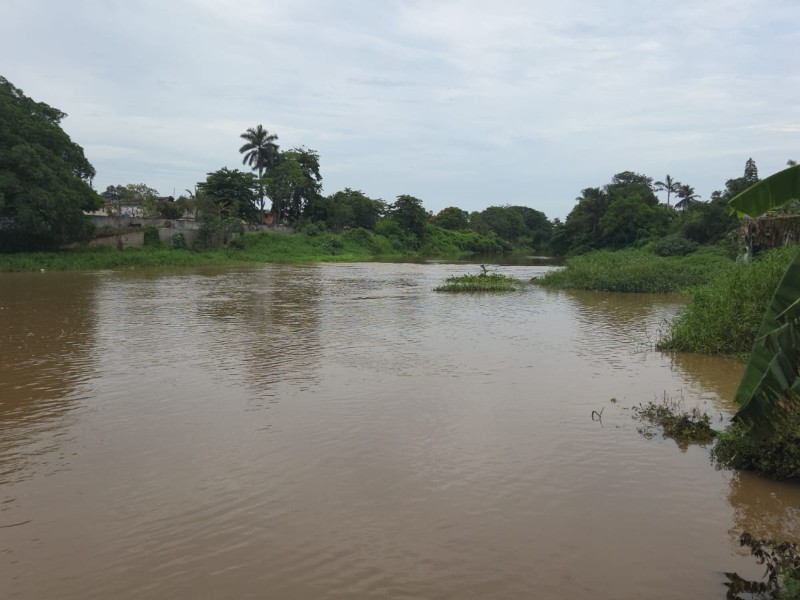 Incrementa nivel el río Jamapa; 20 comunidades vulnerables en Medellín