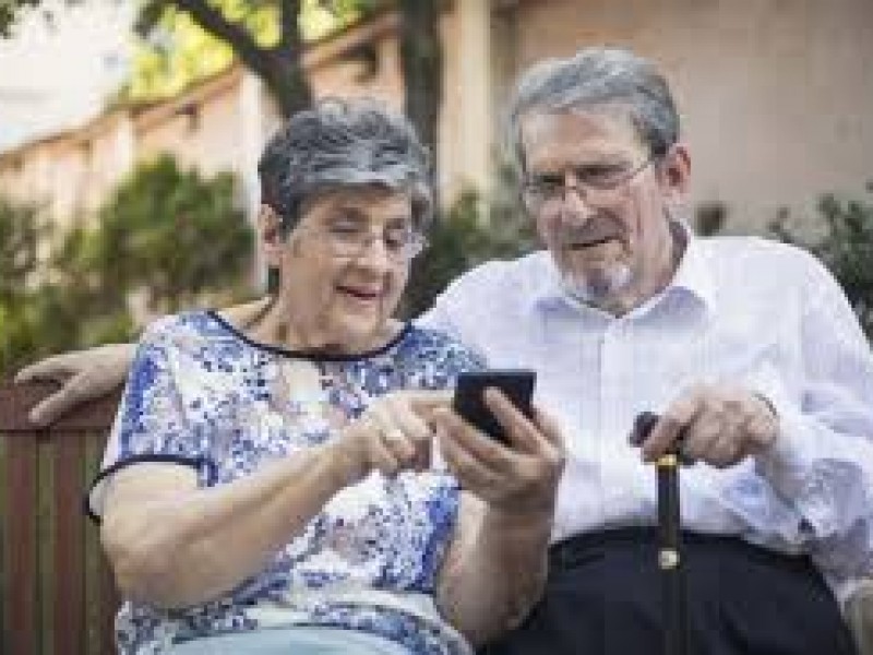 Incrementa uso de redes en adultos mayores