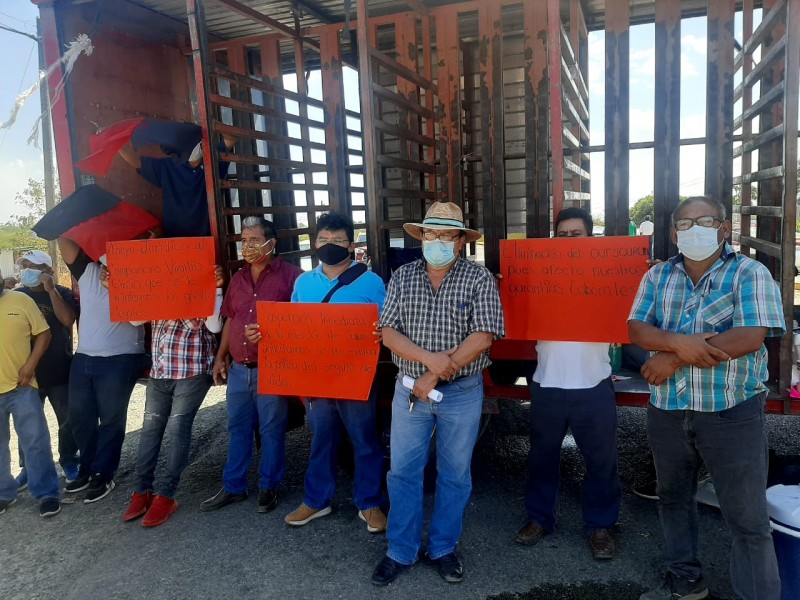 Incrementan denuncias contra empresa OLD, protestan trabajadores en Tehuantepec