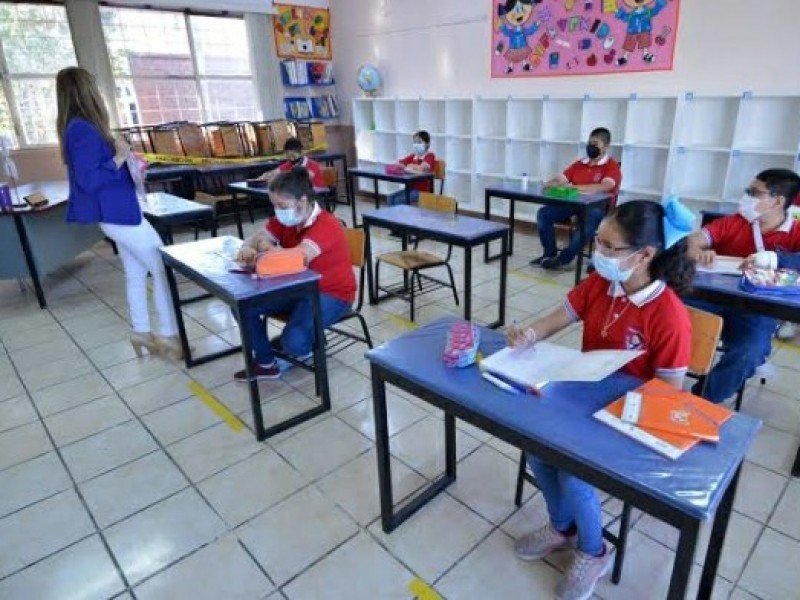 Incrementan hospitalizados pero sigue en pie el regreso a clases