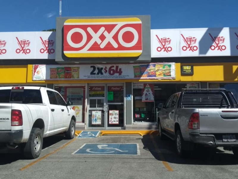 Incrementan los asaltos en las tiendas Oxxo.