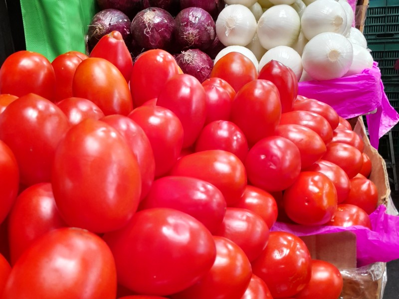 Incrementan precios en frutas y verduras