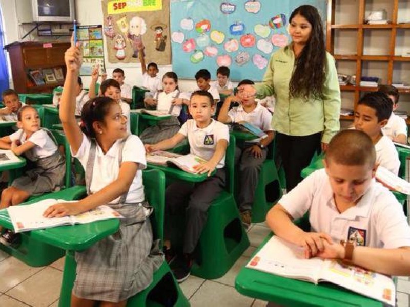 Incrementan salarios de maestros de inglés en Sonora