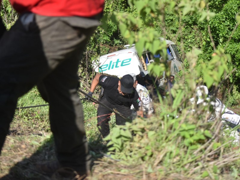 Incrementan víctimas mortales del accidente de autobús en Tepic