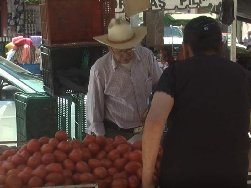 Incremento de canasta básica golpea economía de comerciantes