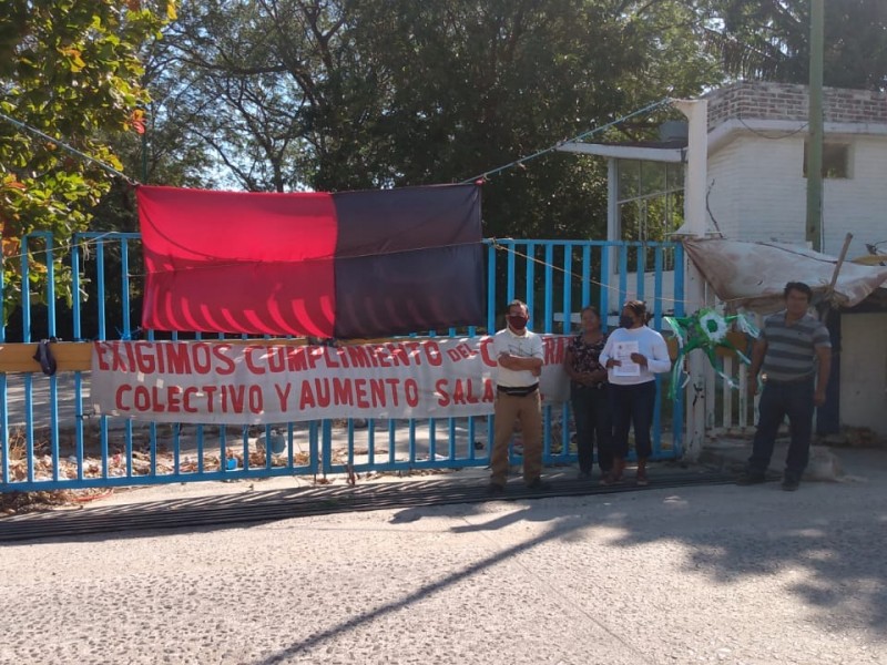 Incumple asociación deportiva ADESAC a trabajadores, 16 meses de huelga